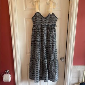 Elegant Navy and Ivory Midi Dress